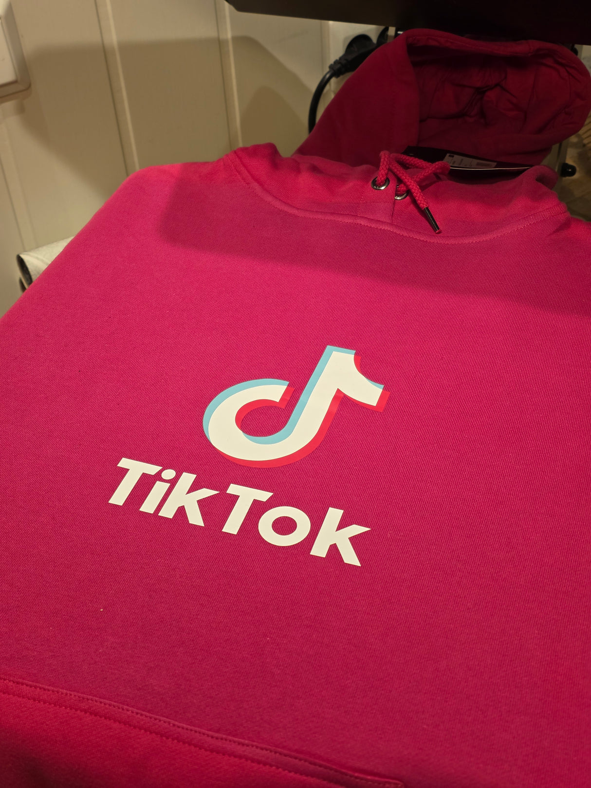 TikTok - hettegenser (OUTLET)