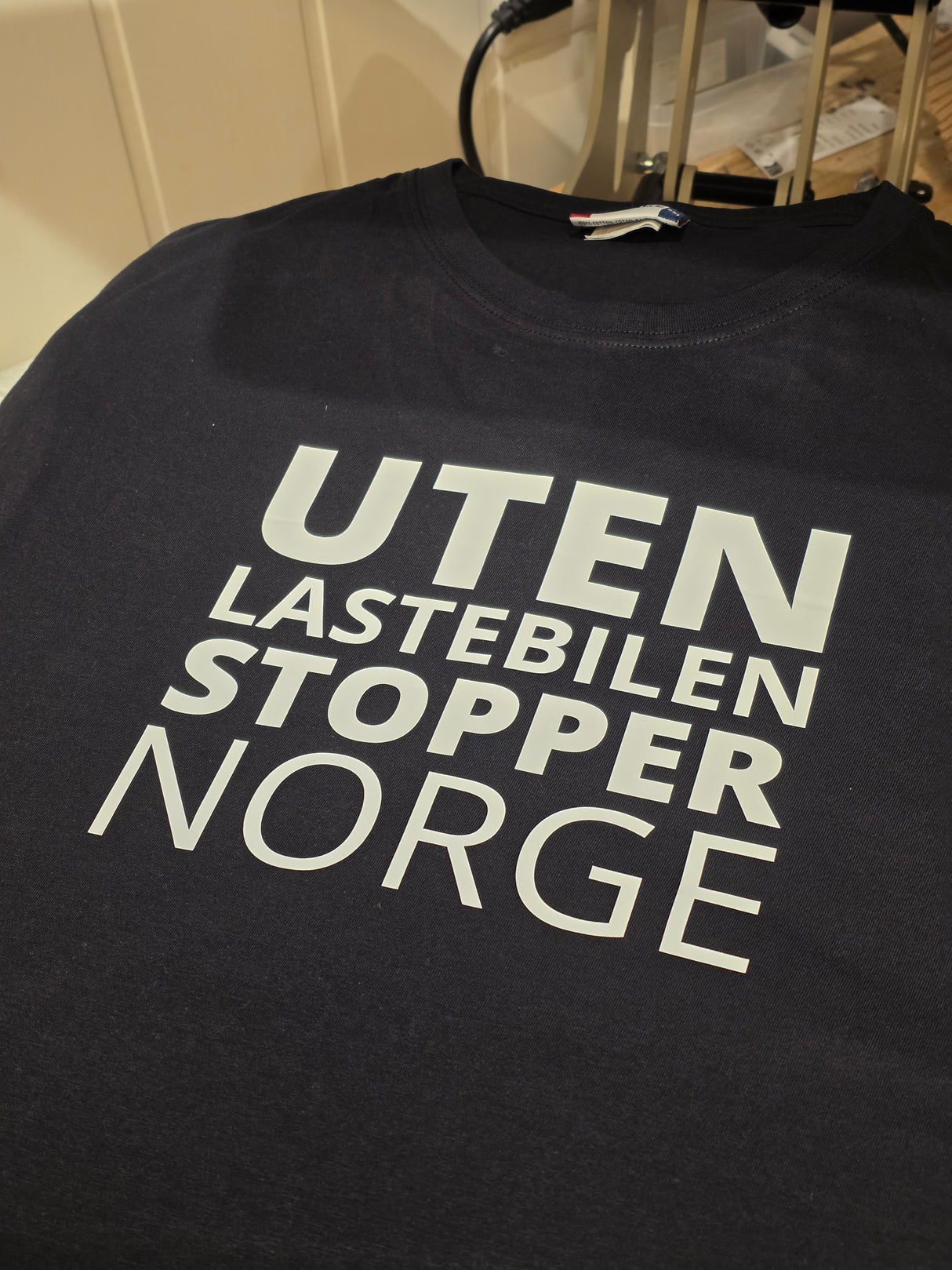 Uten lastebilen - tskjorte (OUTLET)